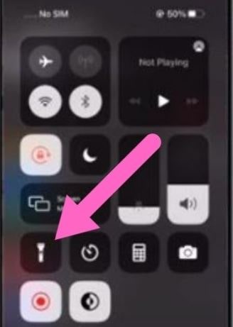 how to turn on and off flashlight on iPhone 13